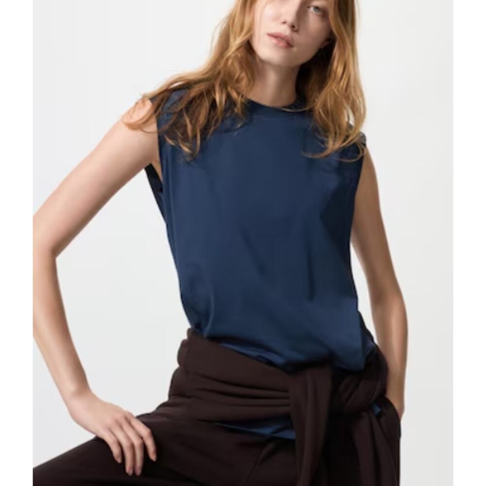 Uniqlo Navy Blue Cotton Sleeveless Tank Top Small Roomy Casual Minimalist